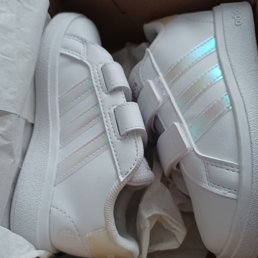 GIRL ADIDAS  TODDLER GRAND COURT SNEAKERS  size 7k